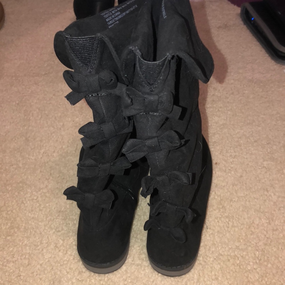 black shin high boots
